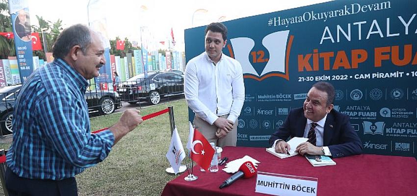 12. Antalya Kitap Fuarı'nda yerel yazarlar okurlarıyla buluşuyor