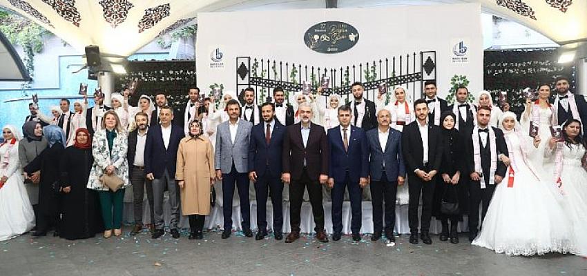 Bağcılar'da 15 çift, toplu düğünle mutluluğa adım attı
