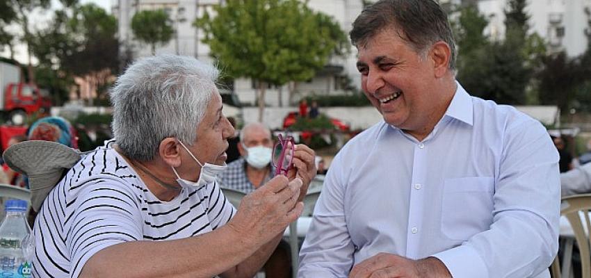 Karşıyaka’da Yüzlerce Can Birlikte Oruç Açtı
