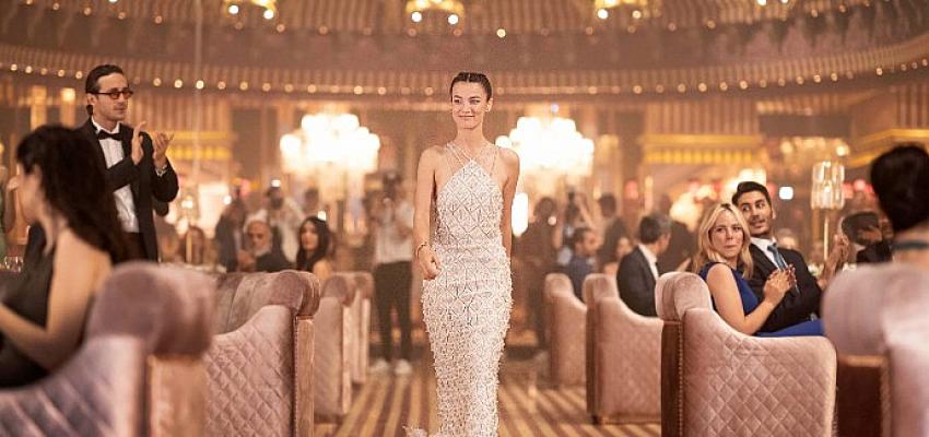 Pınar Deniz ve Uraz Kaygılaroğlu’nu Bir Araya Getiren Disney+’in Yeni Orijinal Dizisinin Setinden İlk Kareler Paylaşıldı