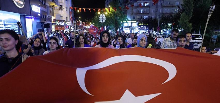 30 Ağustos Zafer Bayramı'nda Fener Alayı Düzenledi