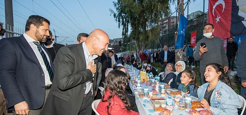 Başkan Soyer Lale Mahallesi'nin çehresini değiştiren parkın açılışını yaptı