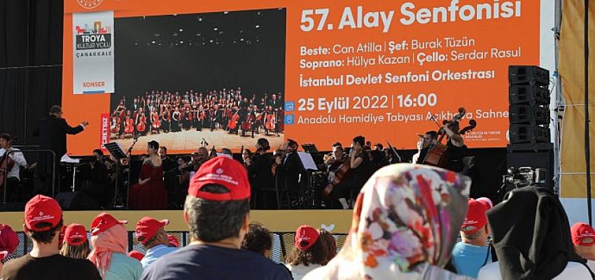 Troya Kültür Yolu Festivali’nde 57. Alay Senfonisiyle Çanakkale Şehitlerine Saygı Duruşu