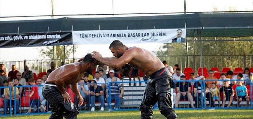 İnegöl’de 367 Pehlivan Kıran Kırana Güreşti