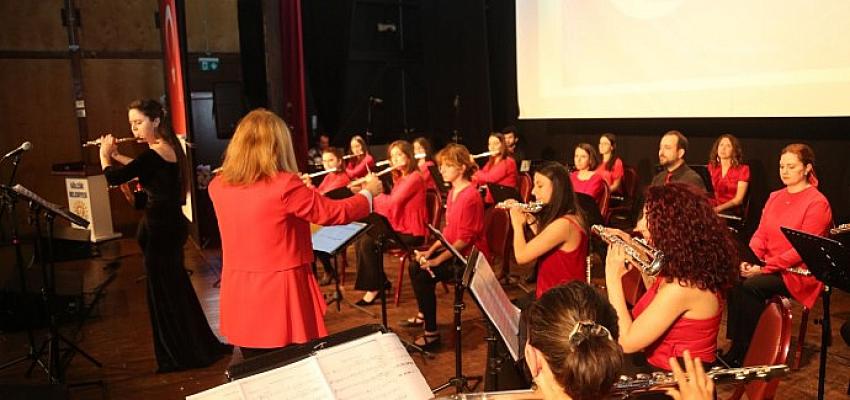 Marmara Flüt Orkestrası'ndan Muhteşem 19 Mayıs Konseri