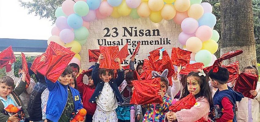 Uçak Kardeşler 23 Nisan'ı çocuklarla kutladı