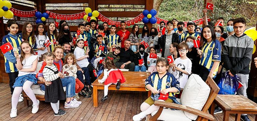 Sadettin Saran 23 Nisan İçin İstanbul'u Hiç Görmeyen Çocuklar İle Bir Araya Geldi