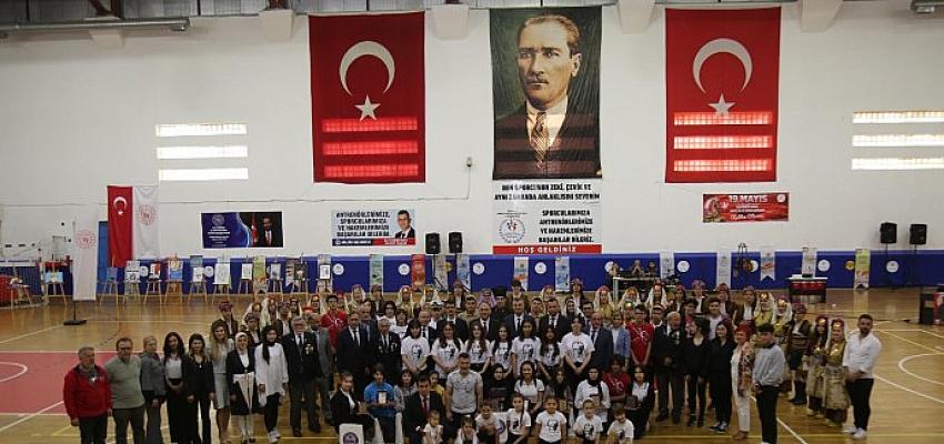 Gölcükte 19 Mayıs Törenle Kutlandı