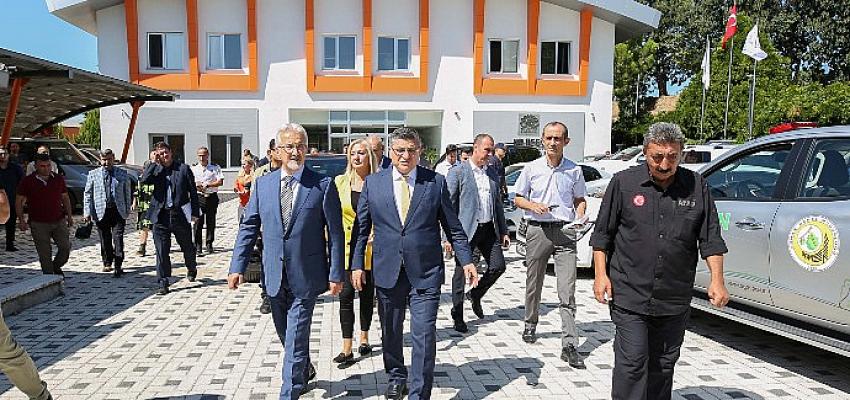 Kent yöneticileri Afet Merkezi’ni gezdi 