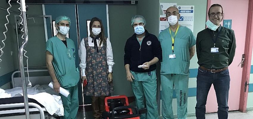 Çocuklar ameliyathaneye akülü arabayla gidiyor