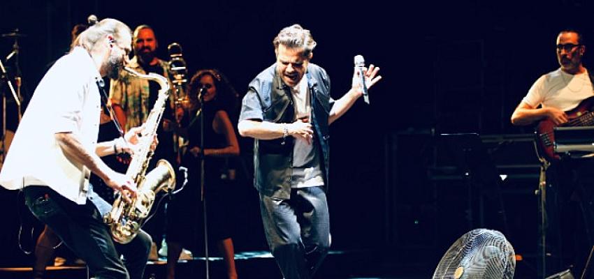 Antalya açıkhava'da Kenan Doğulu Rüzgar esti