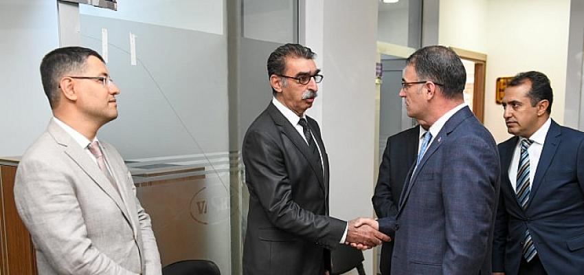 Vali DR. OZAN BALCI’DAN VAVan Valisi ve Büyükşehir Belediye Başkan Vekili Dr. Ozan Balcı, Van Büyükşehir Belediyesi Su ve Kanalizasyon İdaresini (VASKİ) ziyaret etti.SKİ'YE ZİYARET