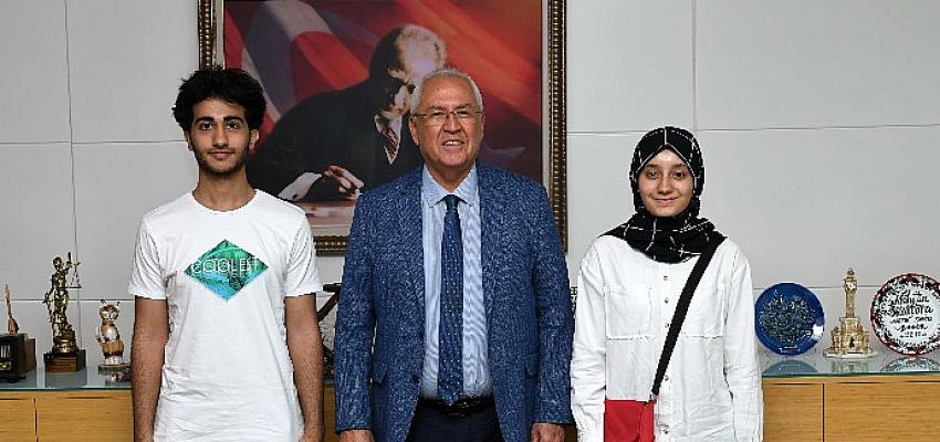 Karabağlar’ın gururları Başkan Selvitopu’nu ziyaret etti