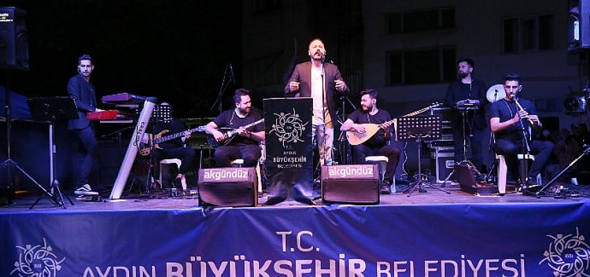 Karacasulular Büyükşehir’in Bahar Konseriyle Doyasıya Eğlendi