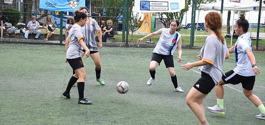 Kadıköy'de Kadınlar Futbolu Heyecanı