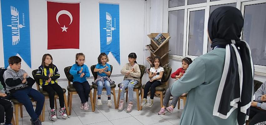 Kocaeli Büyükşehir'den işaret dili atölyesi