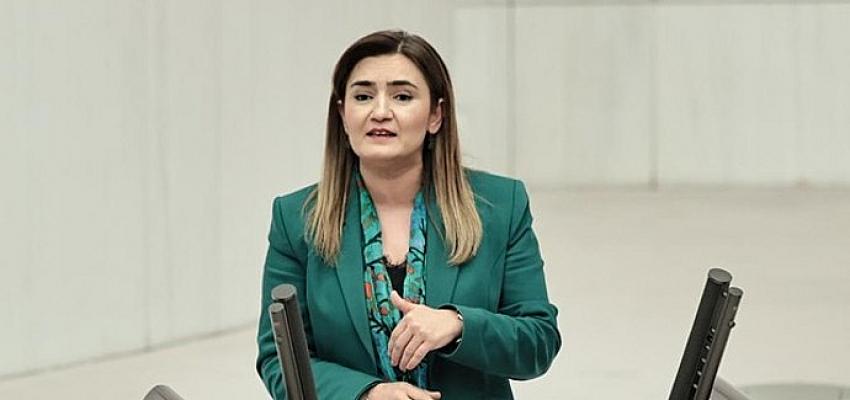 CHP İzmir Milletvekili Av. Sevda Erdan Kılıç: “AKP iktidarı her ay zamlanan elektrik ve doğalgaz faturalarını sadece izliyor, önlem almıyor, vatandaşları bu borçları ile baş başa bırakıyor”