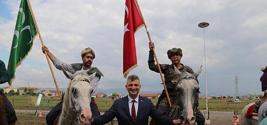Geleneksel Rahvan At Yarışları Heyecanı Gölcük'te Başlıyor