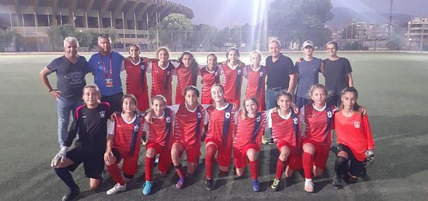 Konak Kız Futbol Takımı fırtına gibi