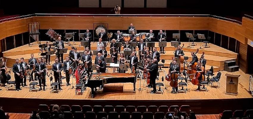 Kosova Filarmoni Orkestrası'ndan Balkan ezgileri