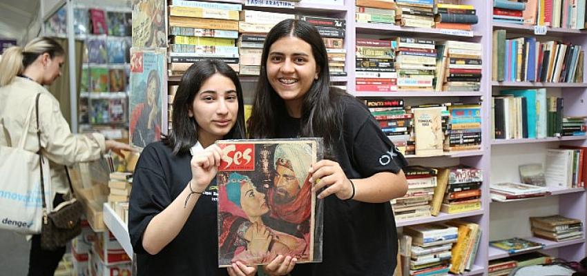 Fatma Girik, Kocaeli Kitap Fuarı'nda yaşıyor