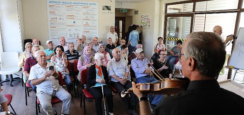 Dünya Alzheimer Günü Mavi Ev'de kutlandı
