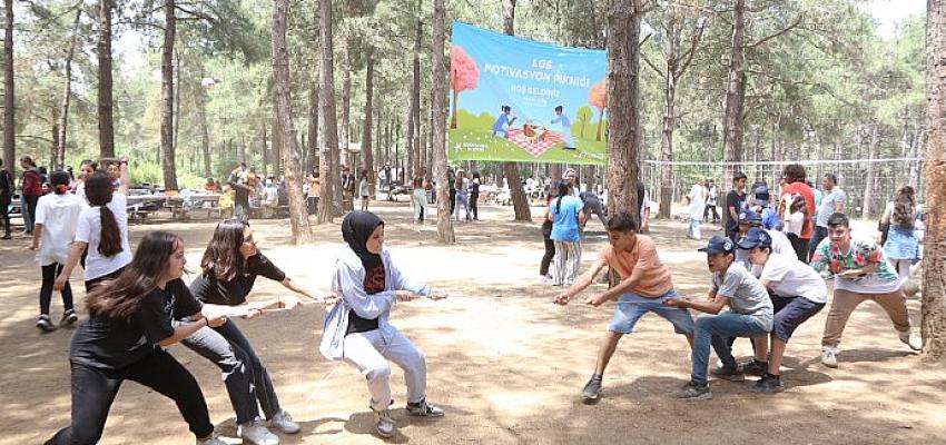 Küçükçekmece Belediyesi’nden LGS Öğrencilerine Motivasyon Pikniği
