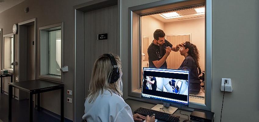 Koç Üniversitesi Hemşirelik Fakültesi Uluslararası Programla Öğrencilerine Dünyanın Kapılarını Açıyor