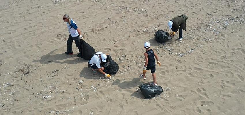 Balık Yakalama Yarışması öncesi Uzunkum Parkında kıyı temizliği