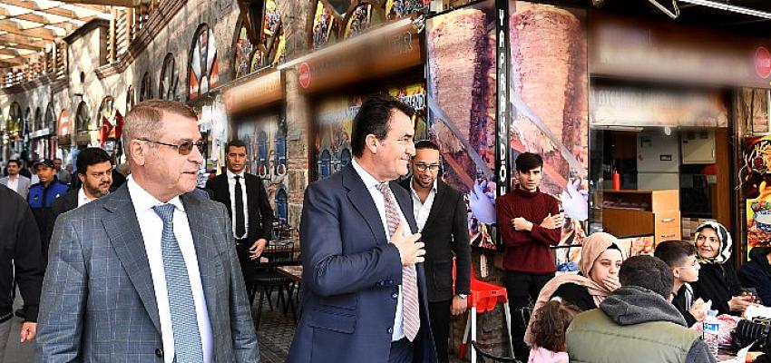 Başkan Dündar, güne esnaf ziyareti ile başladı