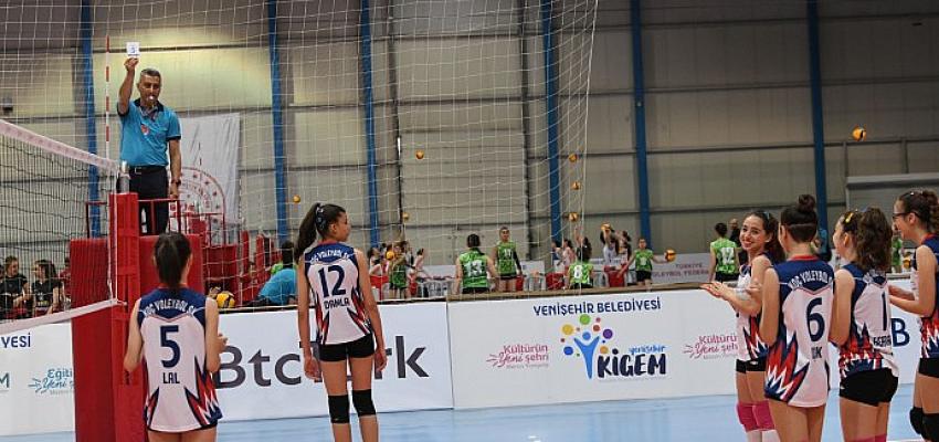 Türk voleybolunda Beyaz Kart ilk kez Yenişehir’de gösterildi
