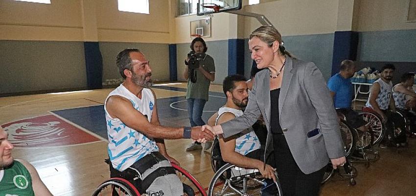 Genel Sekreter Tuncer ASAT Tekerlekli Basketbol maçını izledi
