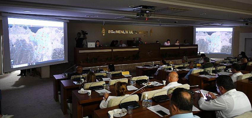 Karabağlar Belediye Meclisi'ne CBS sunumu