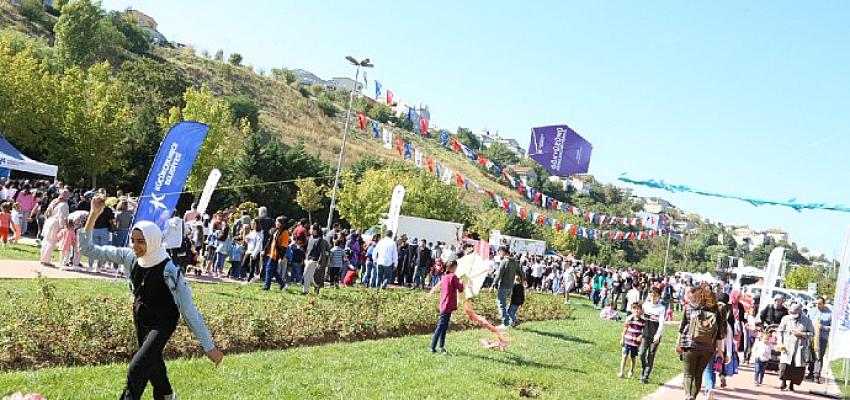 Küçükçekmece belediyesi uçurtma şenliği'ne büyük ilgi