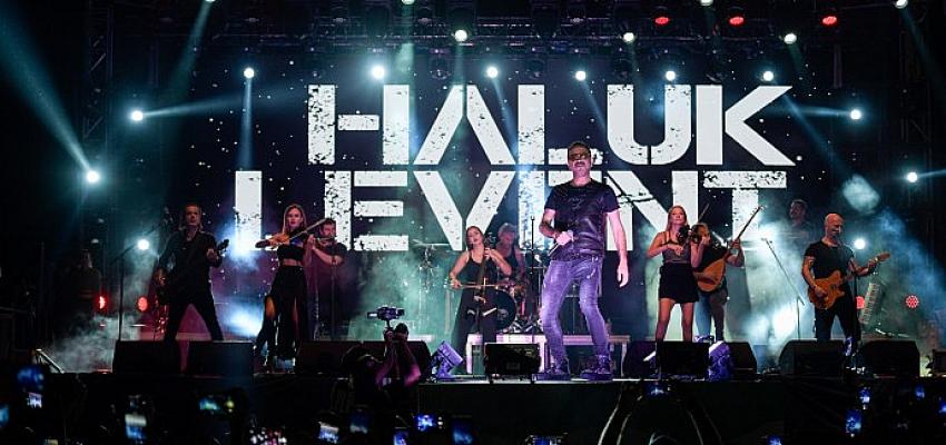 İEF Çim Konserleri'nde finali Haluk Levent yaptı