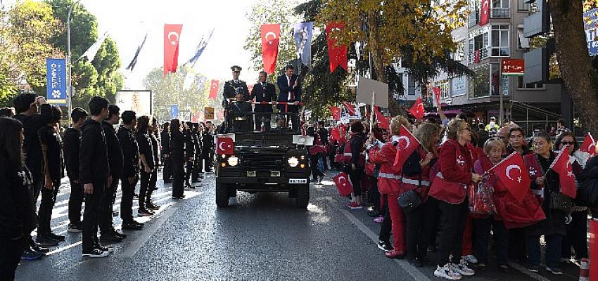 Kadıköy'de Büyük Cumhuriyet Yürüyüşü Öncesi Renkli Görüntüler
