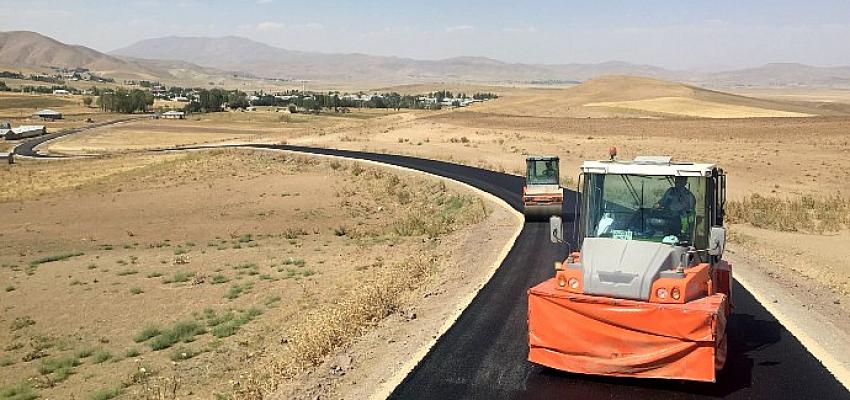 Van büyükşehir belediyesi özalp'te 14 km asfalt çalışması yapıyor