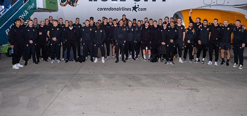 Hull City Yüzlerce Taraftarıyla Birlikte Corendon Airlines ile Antalya'ya Geldi