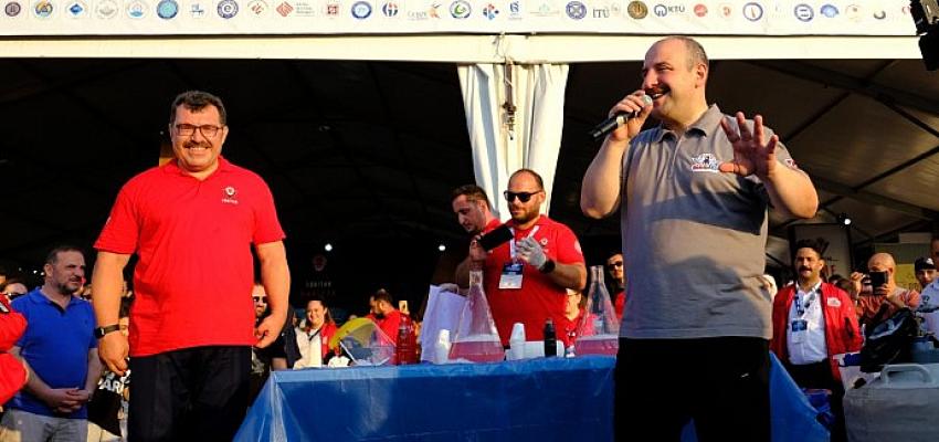 Bakan Varank, Kocaeli Bilim Merkezi'nin şovlarına hayran kaldı