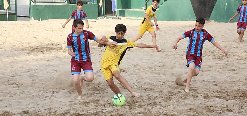 Spor Kenti Gölcük'te Kum Futbol Heyecanı Başladı