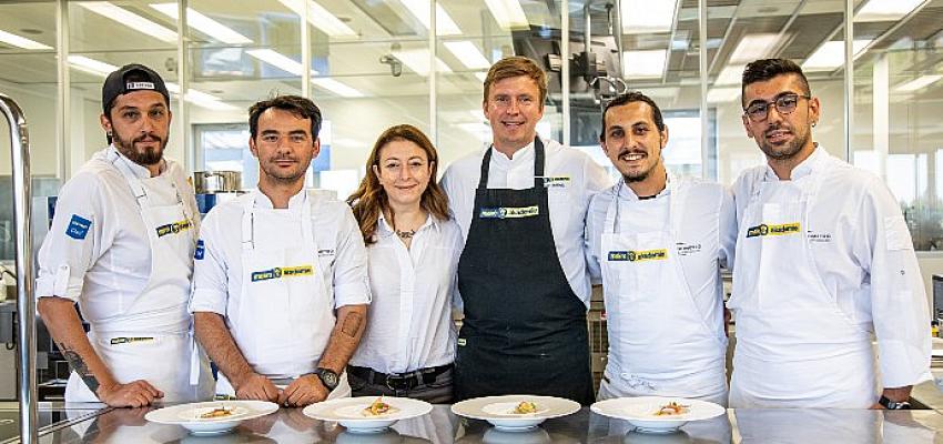 Atıksız Mutfak Konusunda Çalışan Genç Şefler