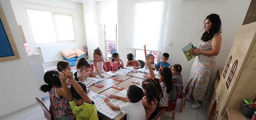 Nar Çiçekleri Okula Döndü