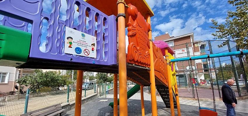 Malkara'da parklara tütün mamülleri konusunda uyarı tabelaları konuluyor