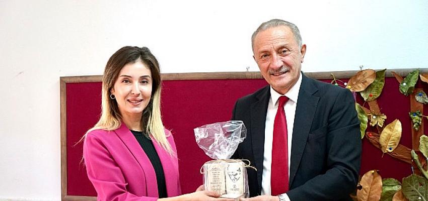 Didim Belediye Başkanı Ahmet Deniz Atabay'dan Öğretmenlere Hediye
