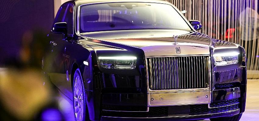 Rolls- Royce Phantom'un Yeni Yüzü Black Badge Ghost İstanbul'da