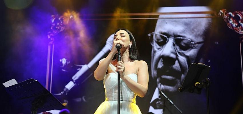 Neşet Ertaş, Kocaeli'de gönüllere yol açtı