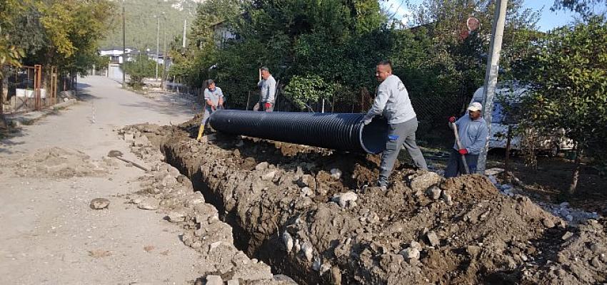Kemer Belediyesi alt yapı çalışmalarına hızla devam ediyor