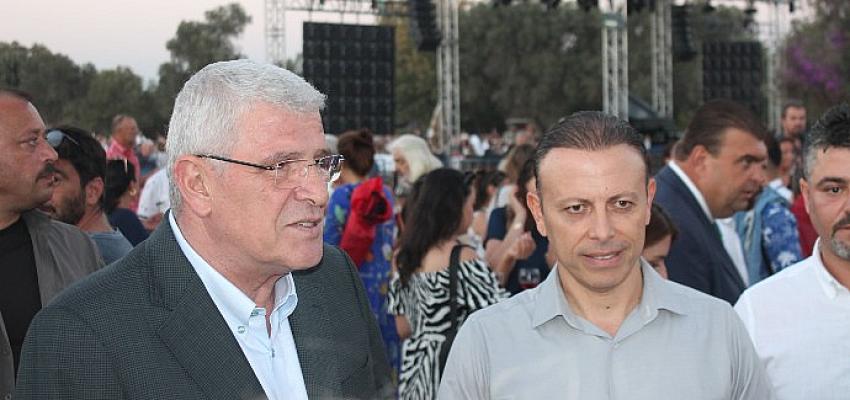  Müsavat Dervişoğlu Teos Antik Kenti lansmanına katıldı