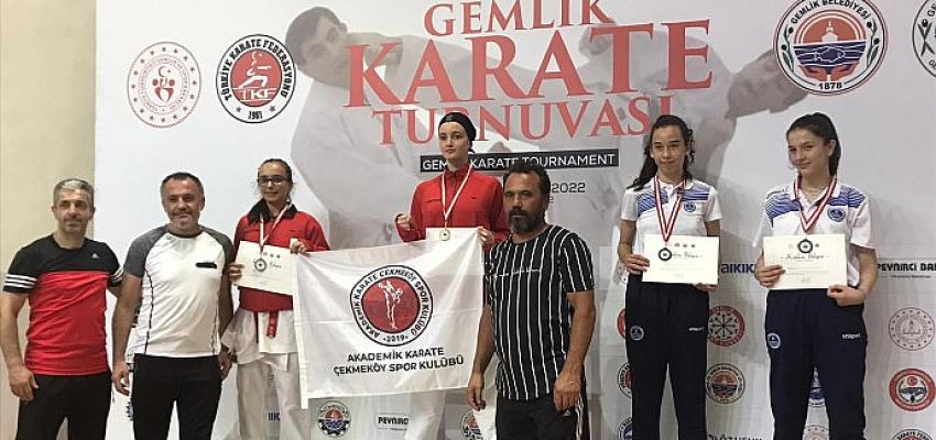 Kağıtspor’dan madalya yağmuru