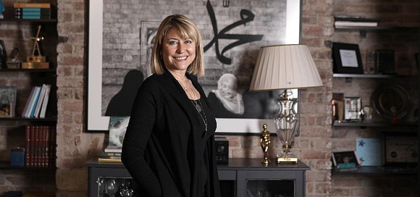 Elif Dağdeviren'in “Metaverse; Sen mi Büyüksün Biz mi?!” isimli stand-up gösterisiyle 23 Kasım Çarşamba günü BKM Mutfak Uniq’te olacak